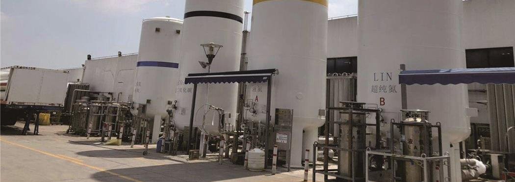 cryogenic storage tanks with vacuum insulation